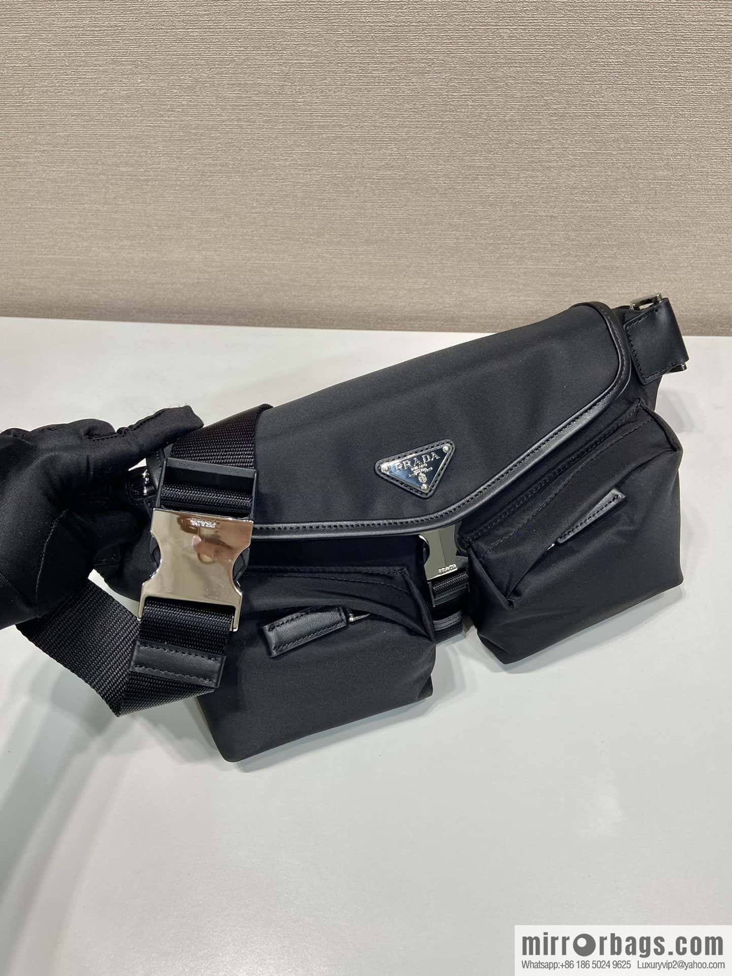 PRADA 🎉 new 🎉 2VH174 breast bag/fanny pack