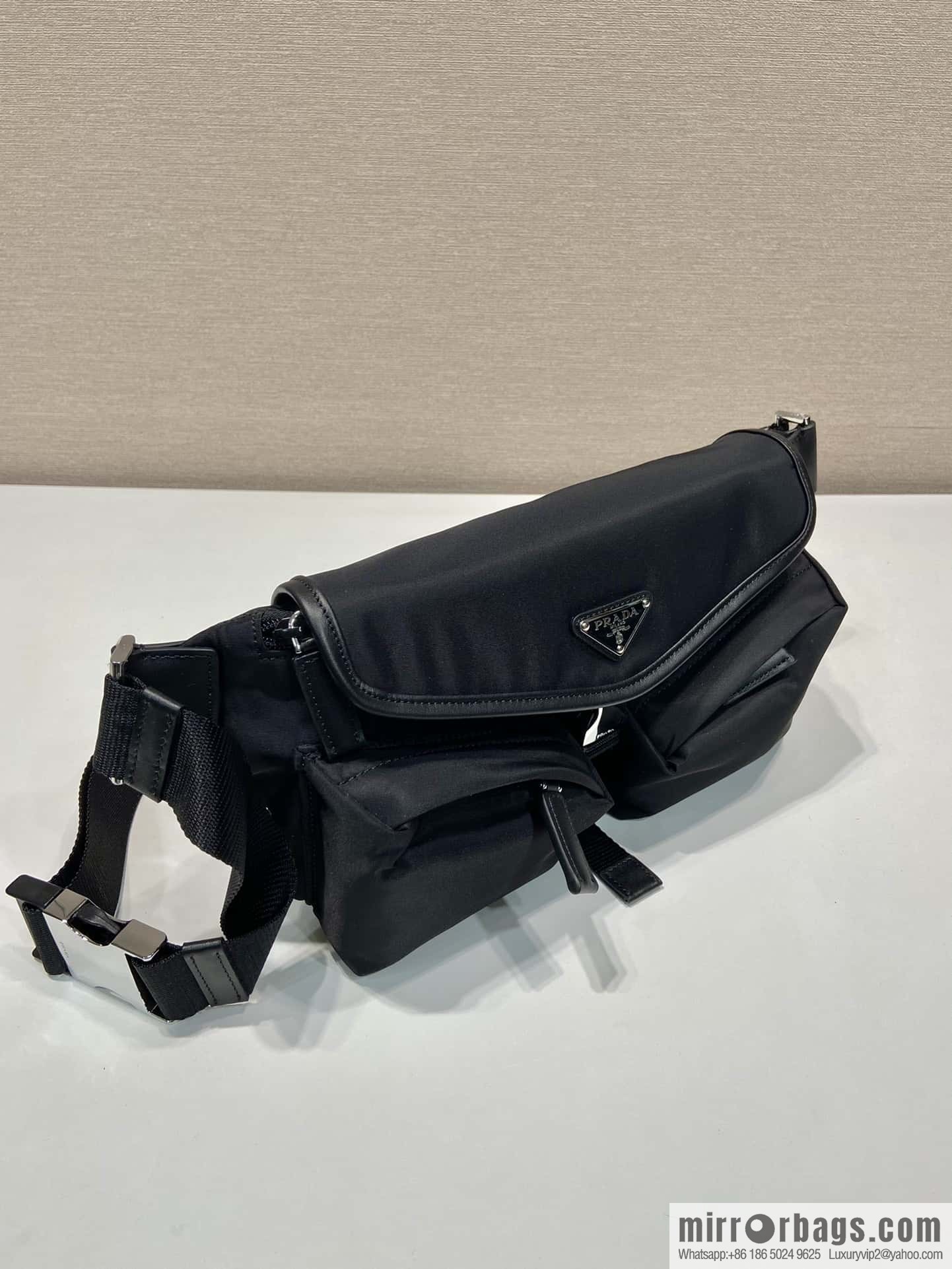 PRADA 🎉 new 🎉 2VH174 breast bag/fanny pack