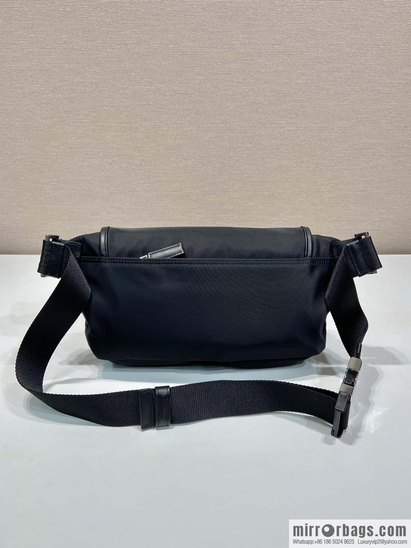PRADA 🎉 new 🎉 2VH174 breast bag/fanny pack