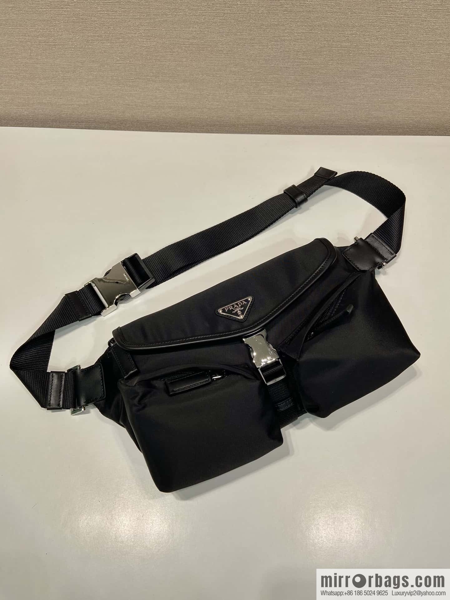 PRADA 🎉 new 🎉 2VH174 breast bag/fanny pack