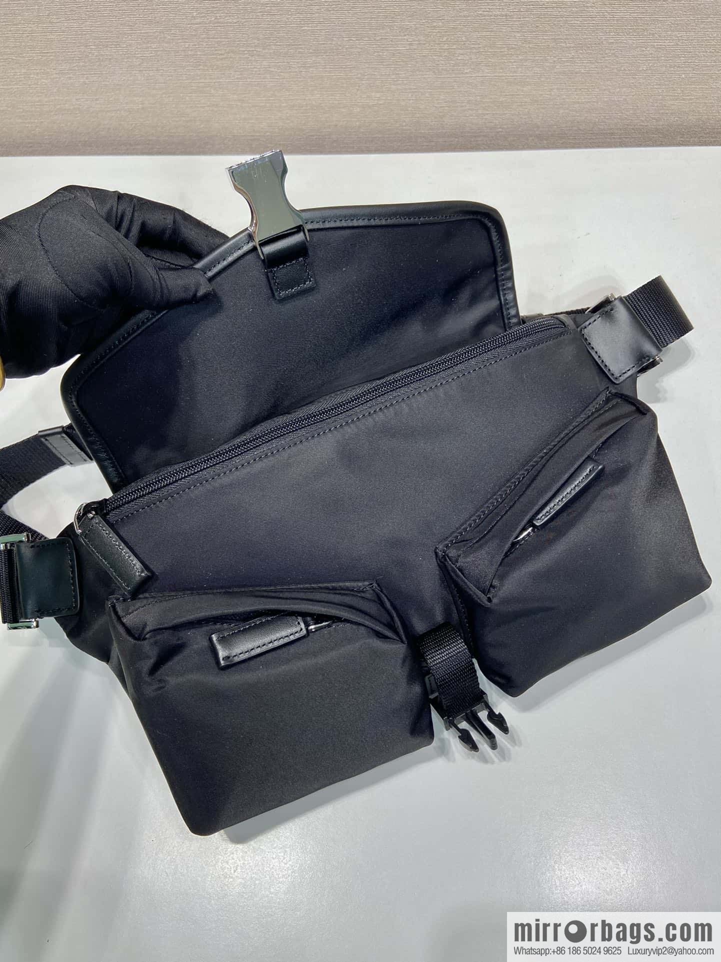 PRADA 🎉 new 🎉 2VH174 breast bag/fanny pack