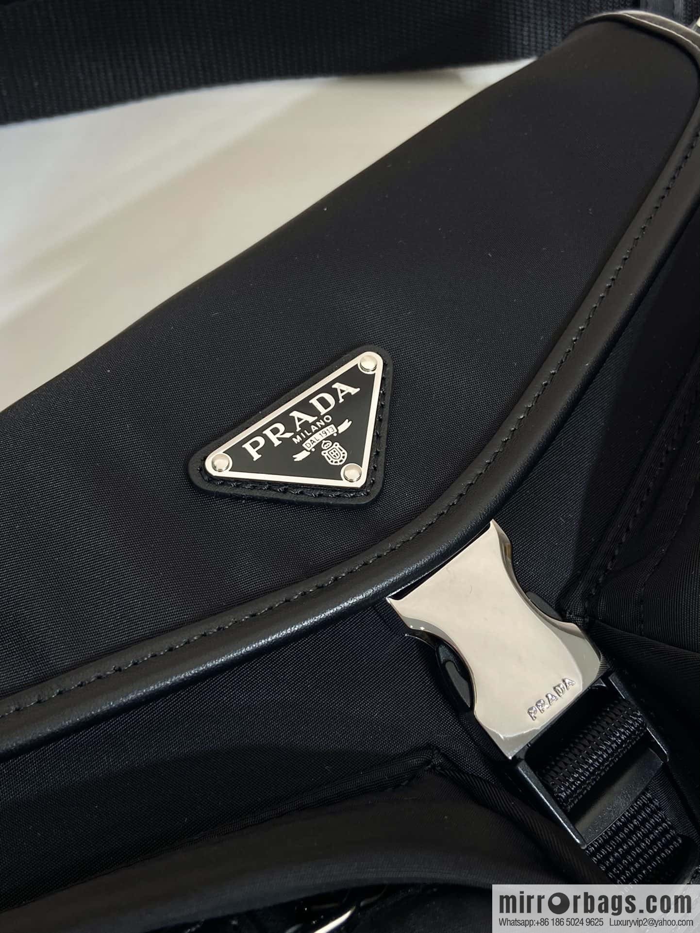 PRADA 🎉 new 🎉 2VH174 breast bag/fanny pack