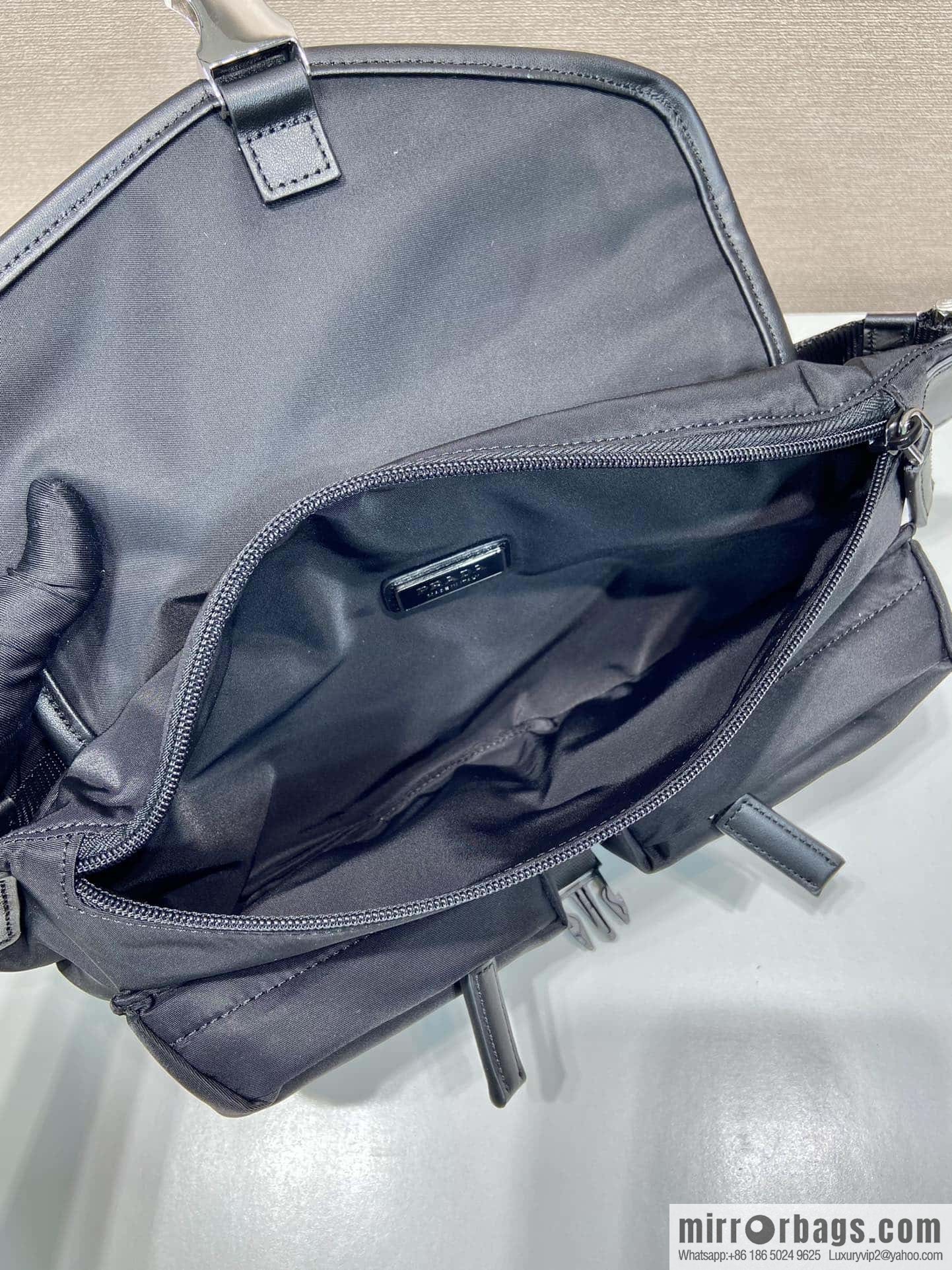 PRADA 🎉 new 🎉 2VH174 breast bag/fanny pack