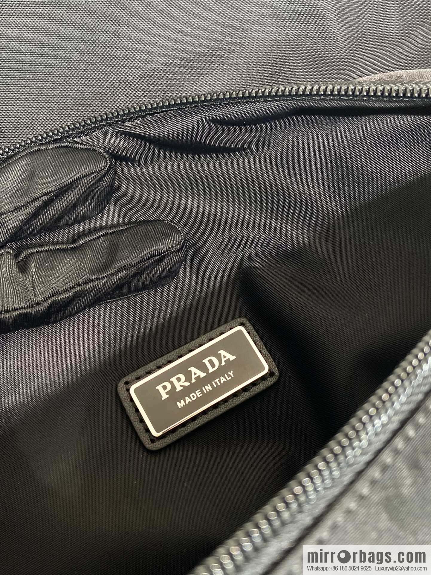 PRADA 🎉 new 🎉 2VH174 breast bag/fanny pack