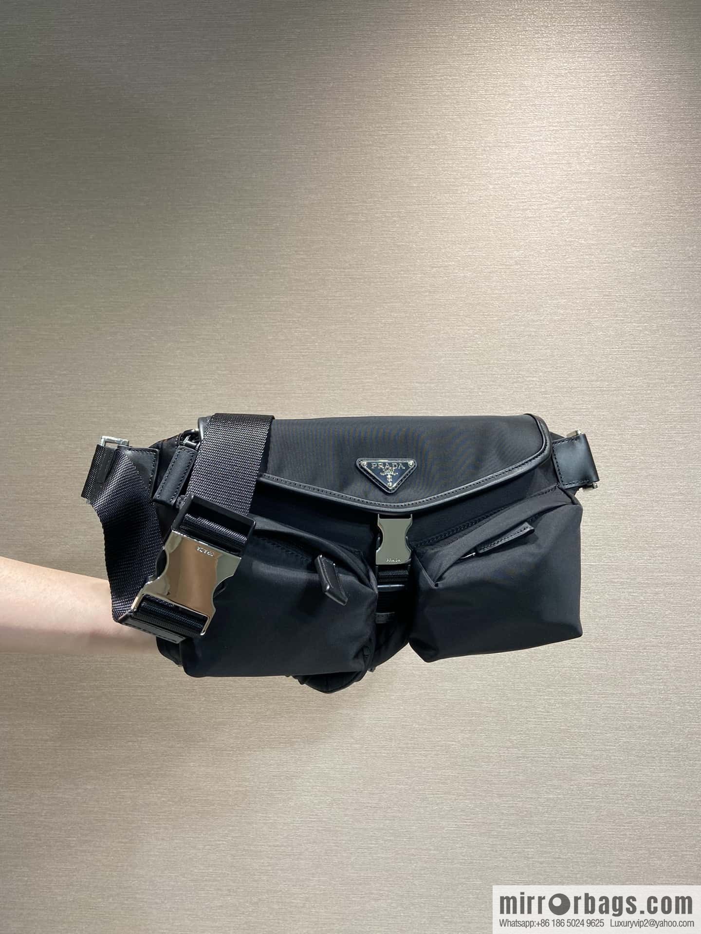 PRADA 🎉 new 🎉 2VH174 breast bag/fanny pack