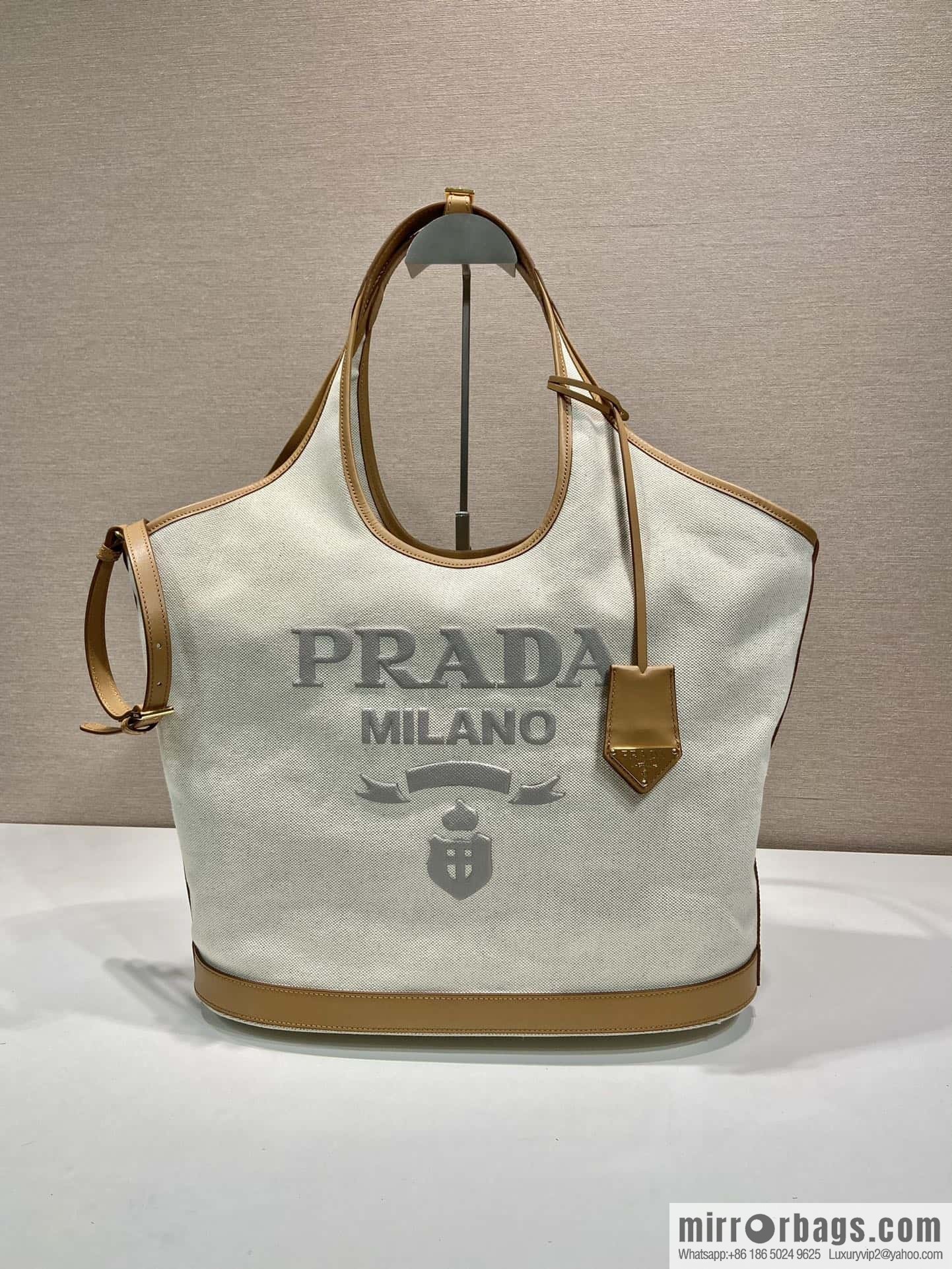 PRADA 🎉 new tote bag 🎉 1BG472 large