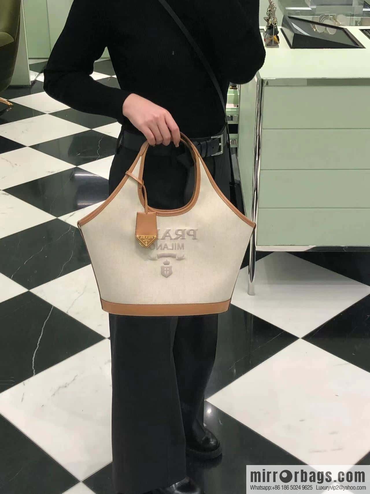 PRADA 🎉 new tote bag 🎉 1BG471M