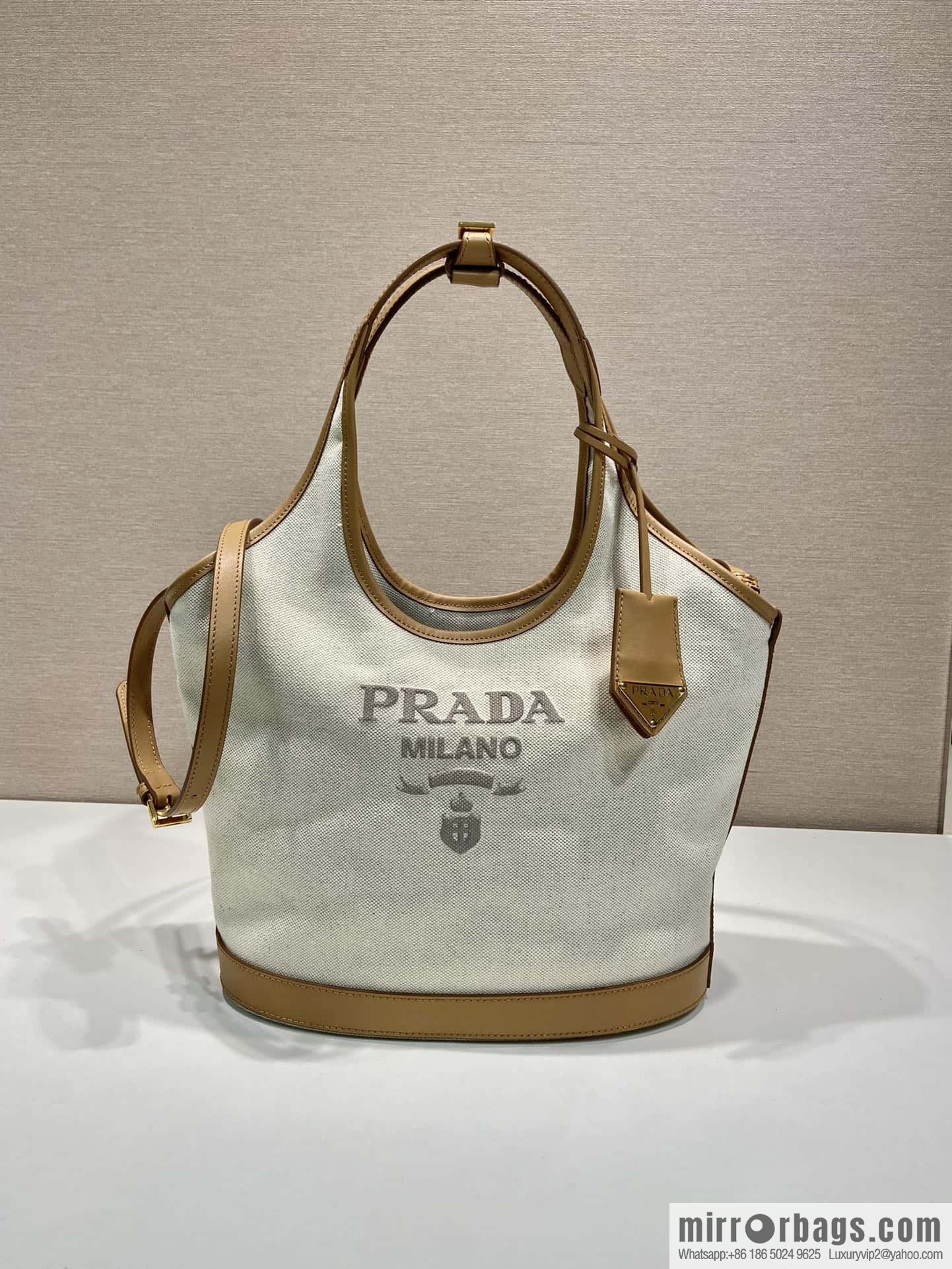 PRADA 🎉 new tote bag 🎉 1BG471M
