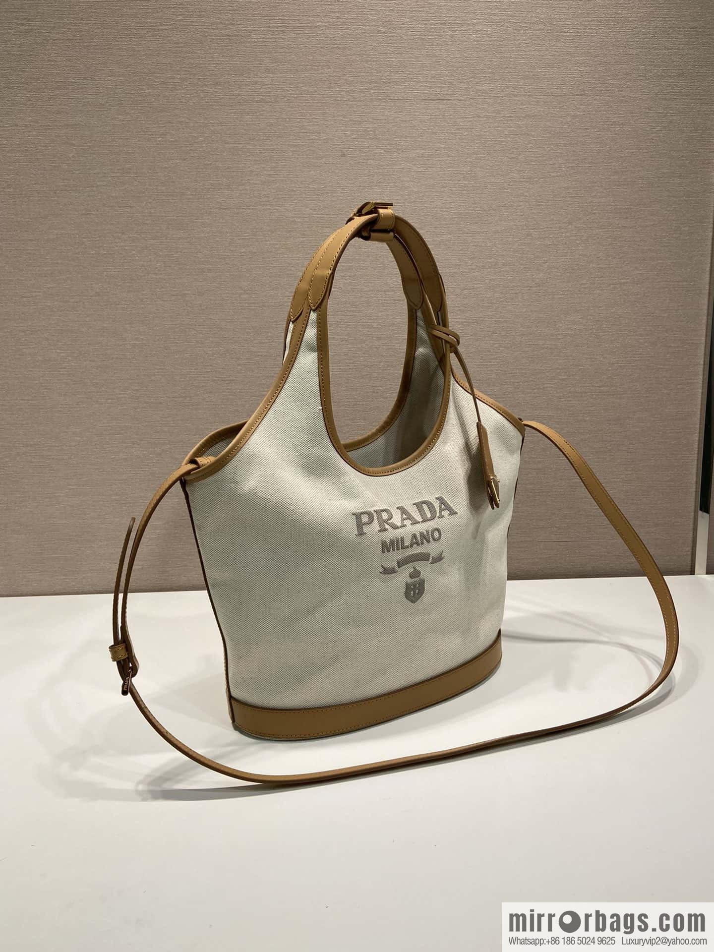 PRADA 🎉 new tote bag 🎉 1BG471M