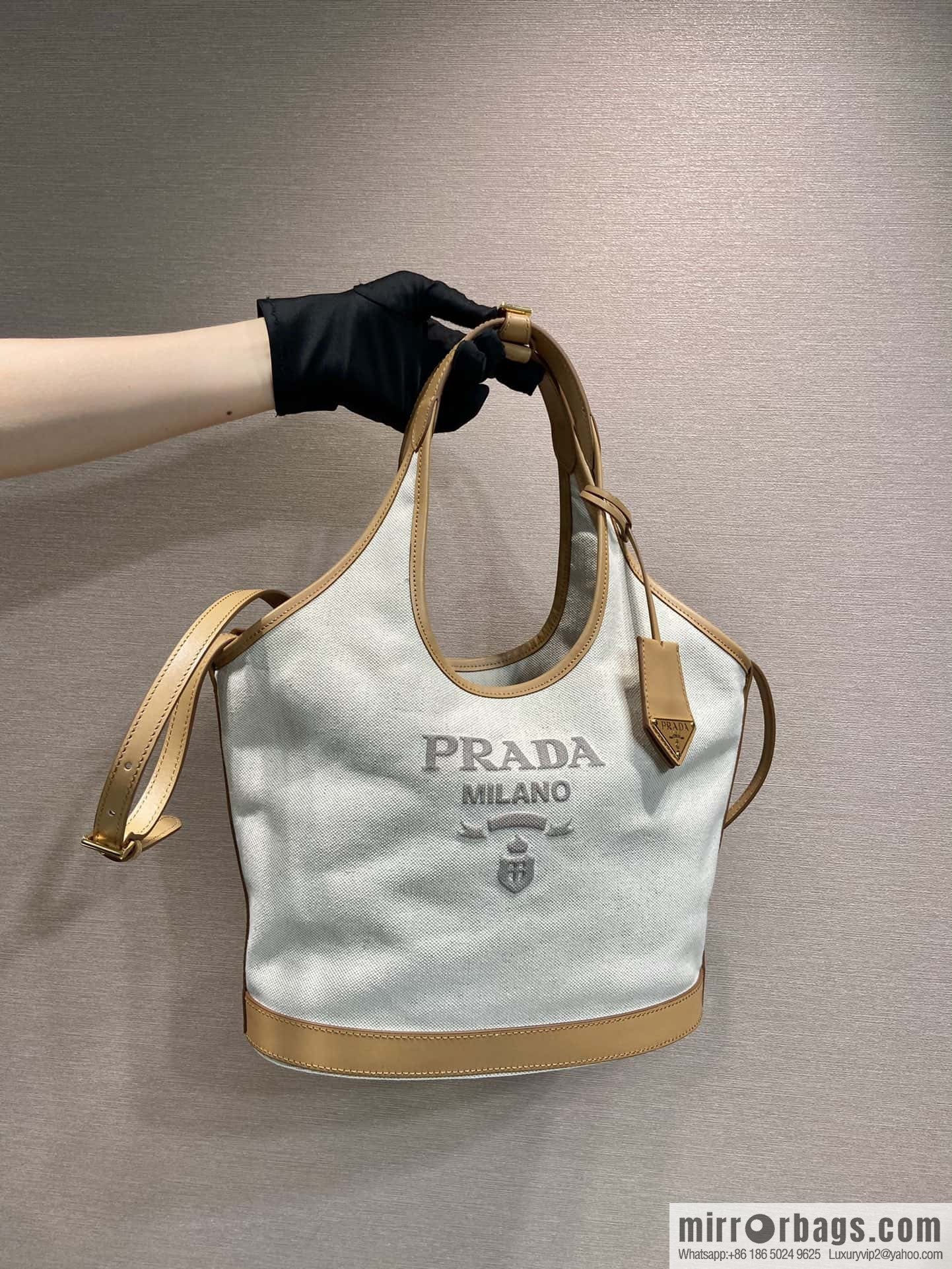 PRADA 🎉 new tote bag 🎉 1BG471M