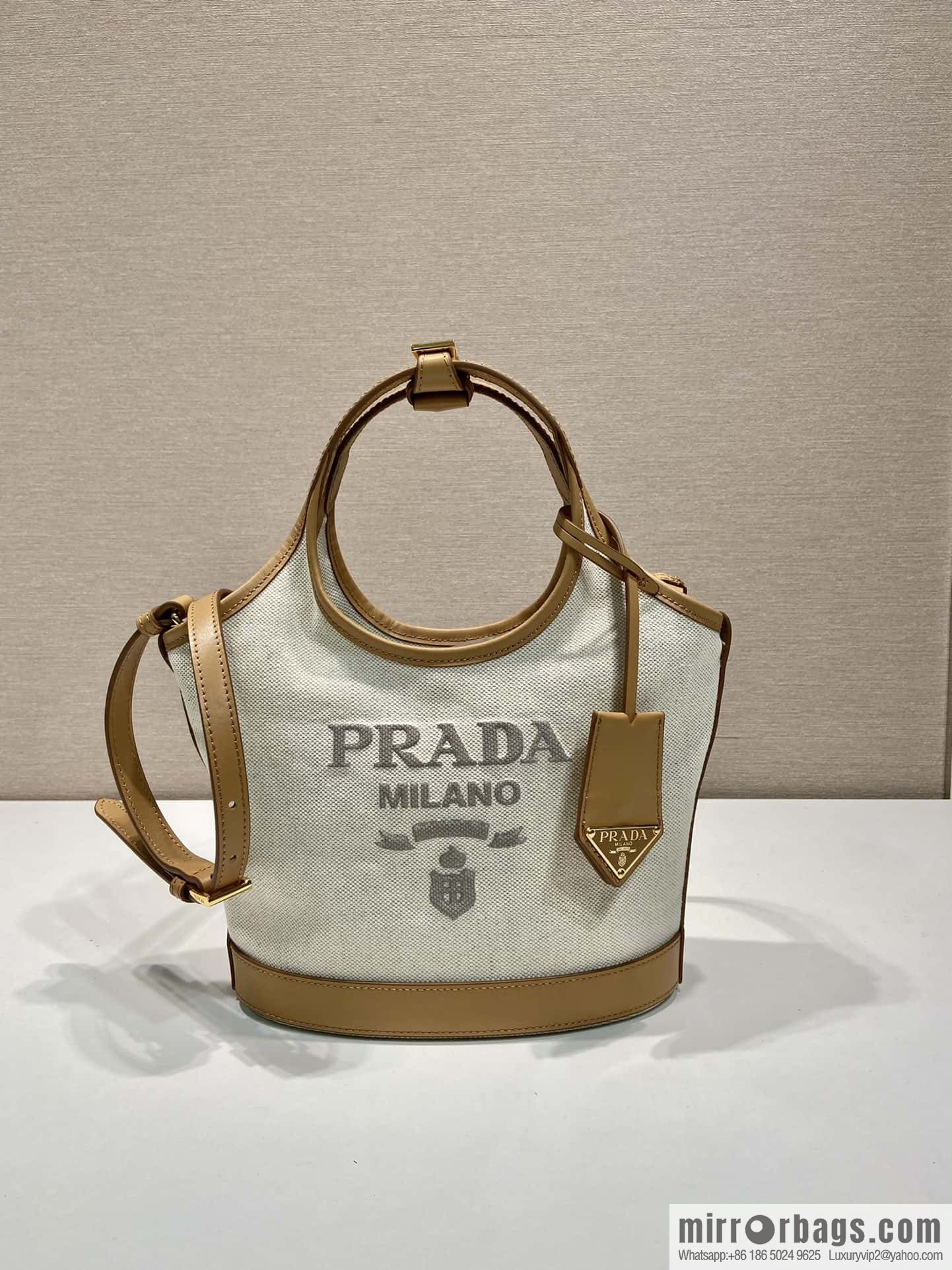 PRADA 🎉 new tote bag 🎉 1BG974 small