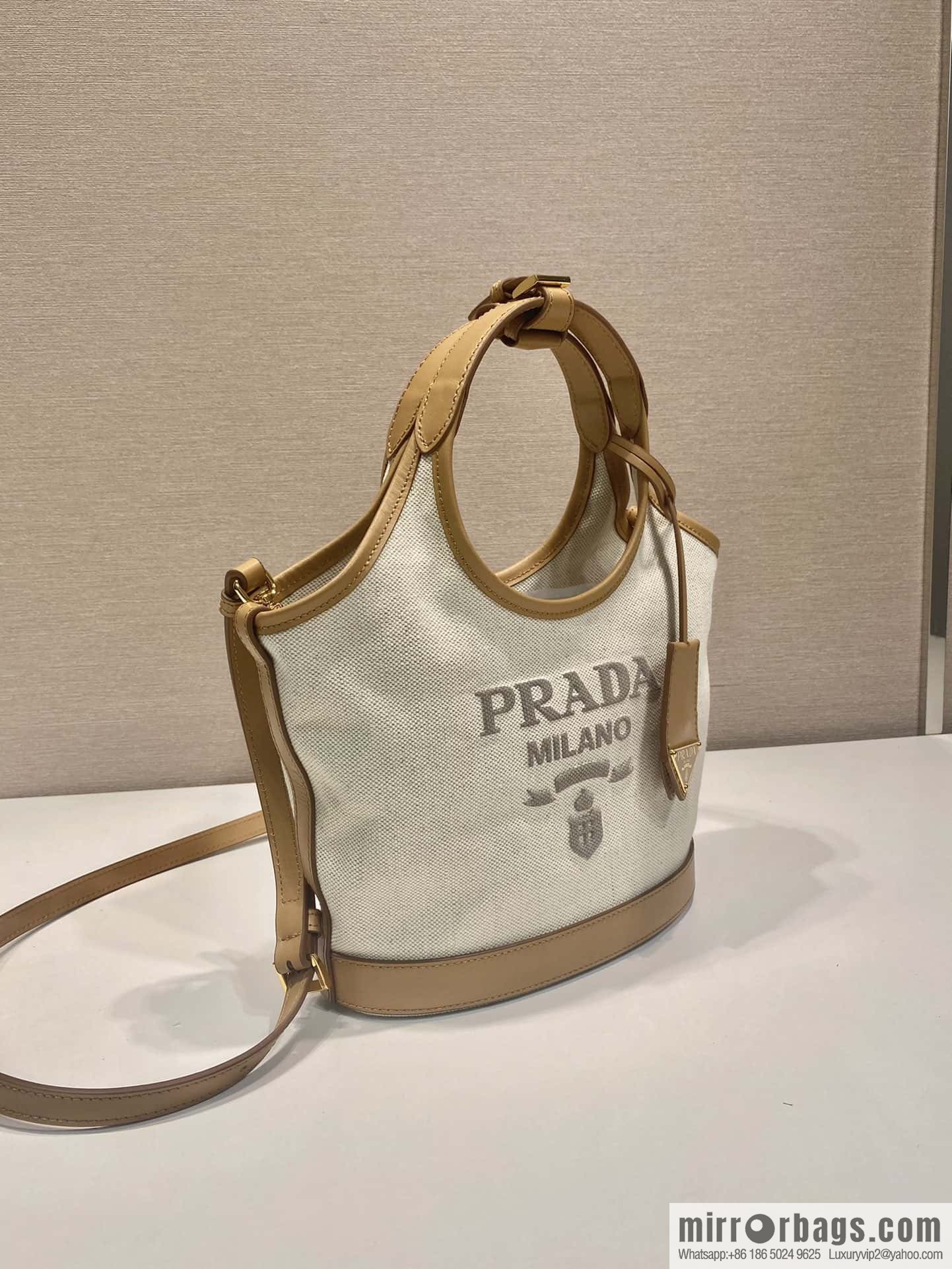 PRADA 🎉 new tote bag 🎉 1BG974 small