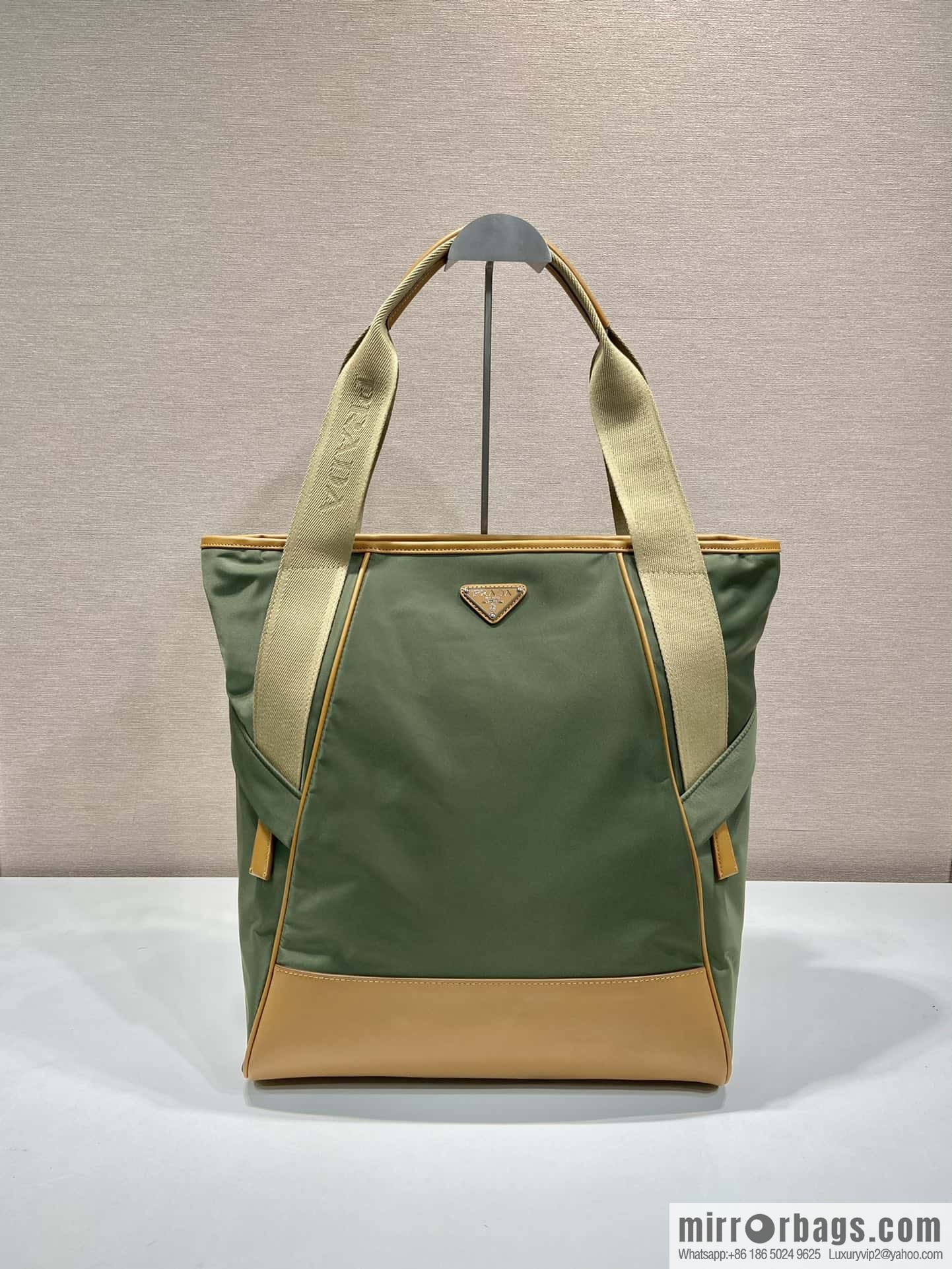 PRADA 🎉 new tote bag 🎉 2VG119