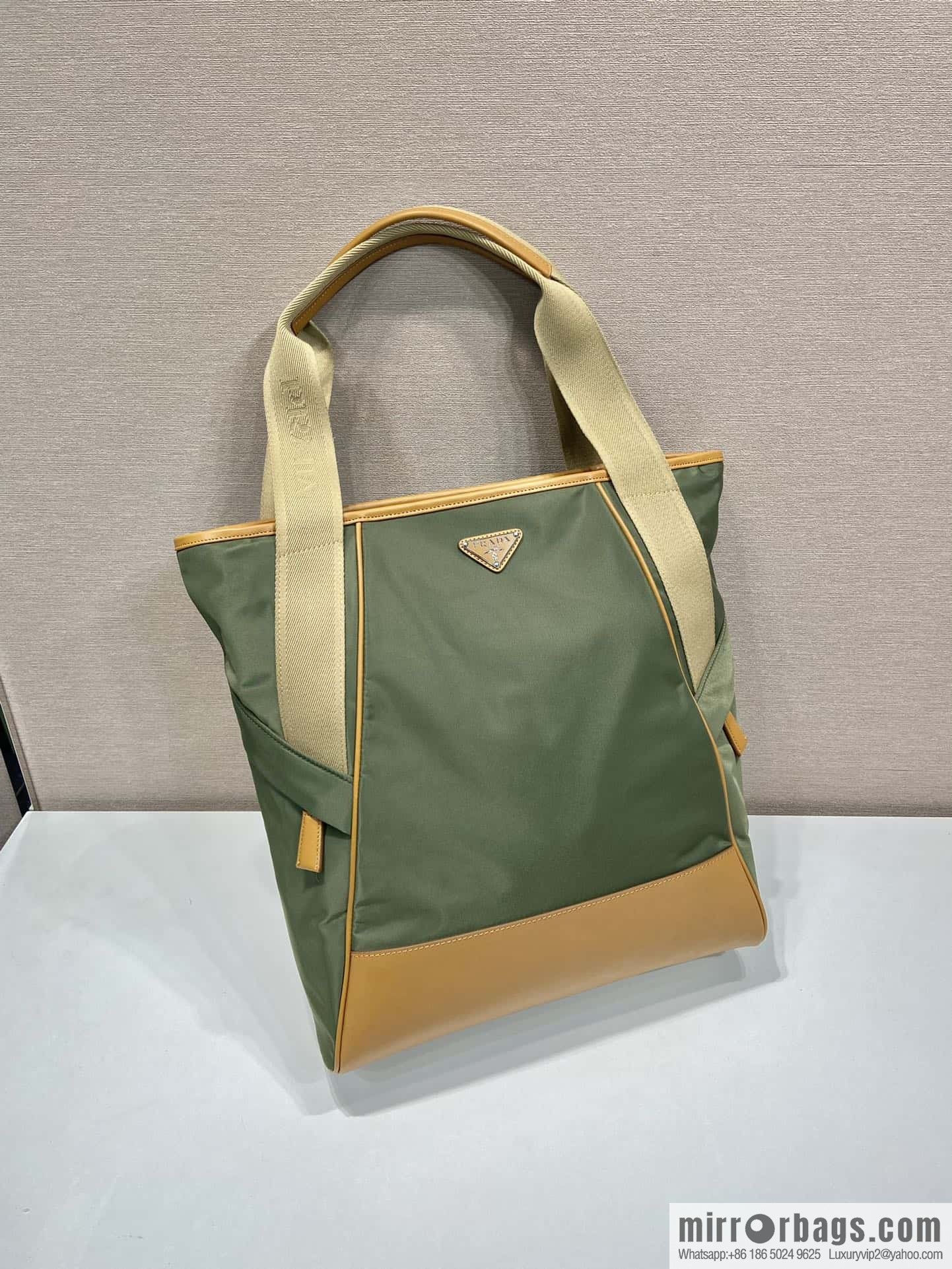 PRADA 🎉 new tote bag 🎉 2VG119