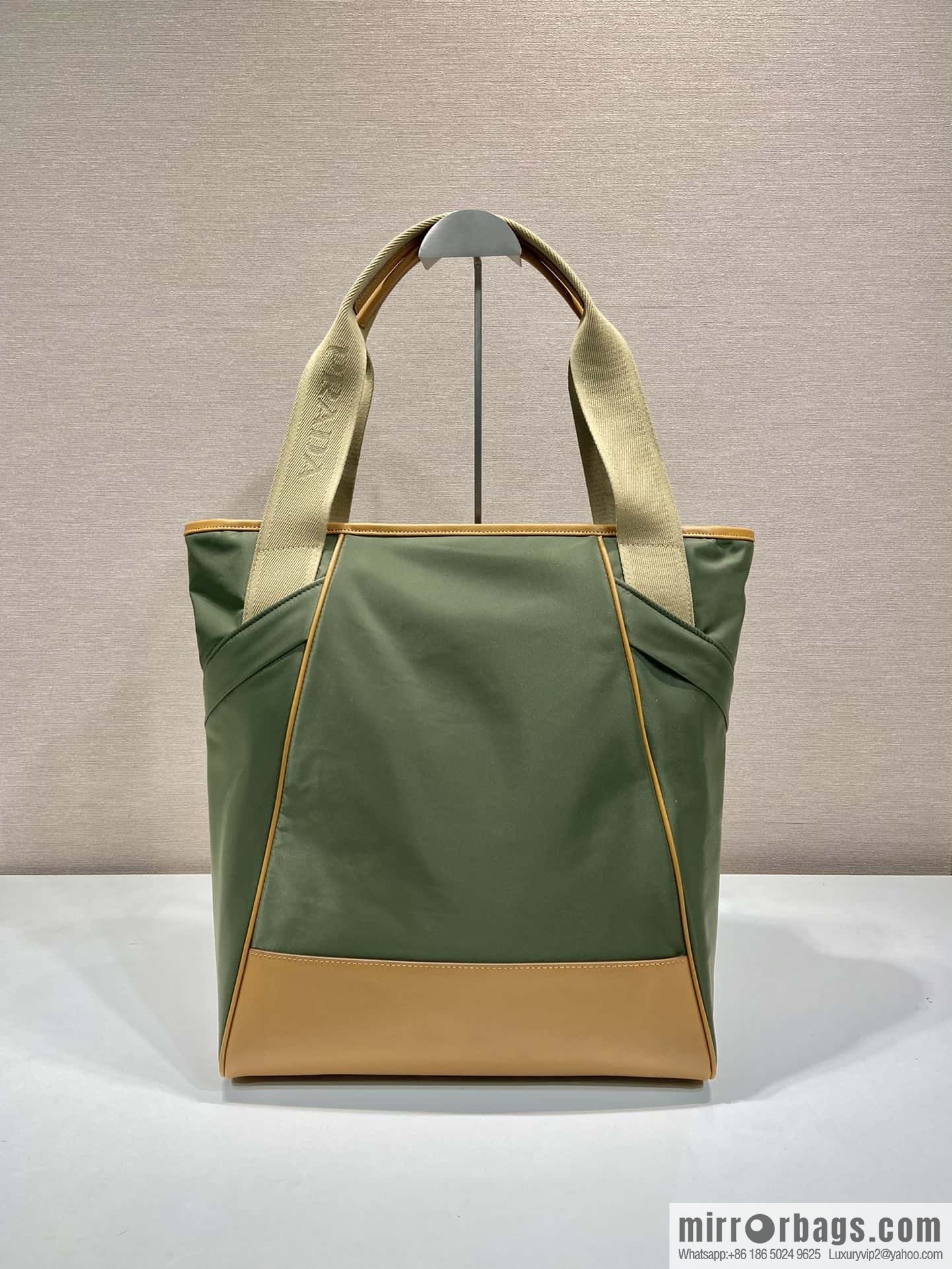PRADA 🎉 new tote bag 🎉 2VG119