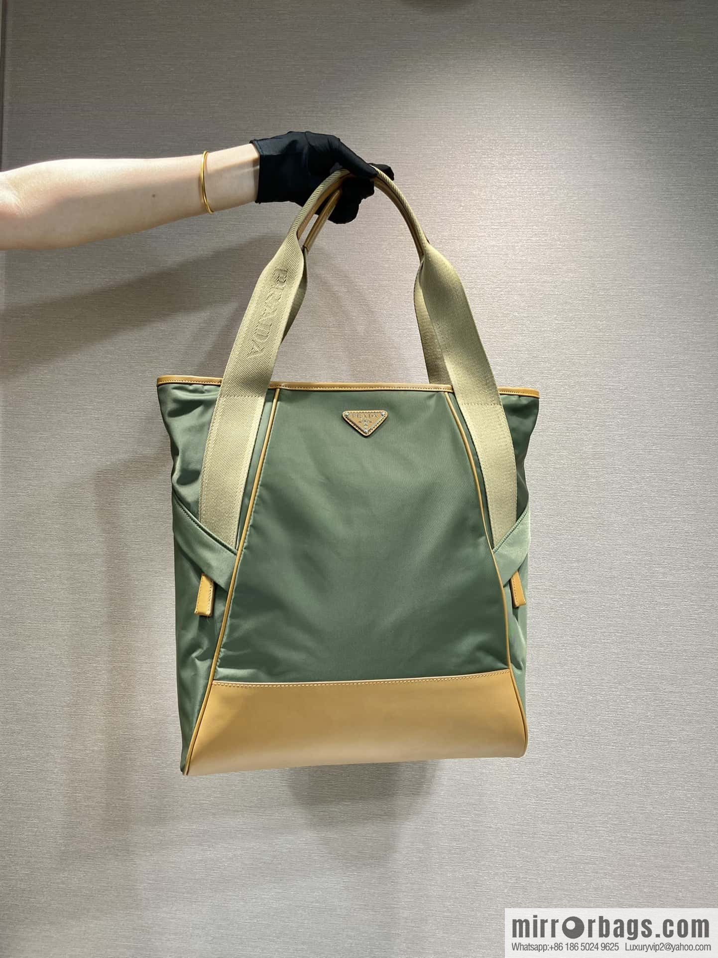 PRADA 🎉 new tote bag 🎉 2VG119