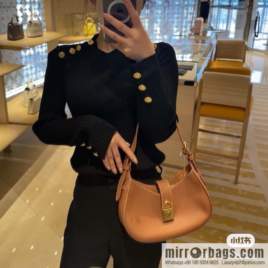 LV M24885 LOW KEY SHOULDER BAG
