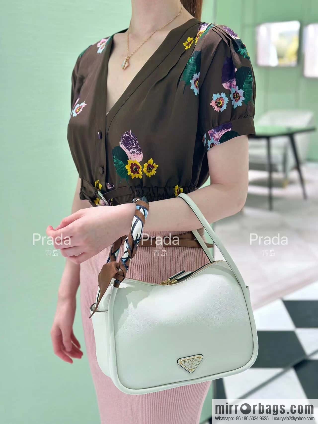 PRADA 🎉 New 🎉 1BA451 🎉🎉 White
