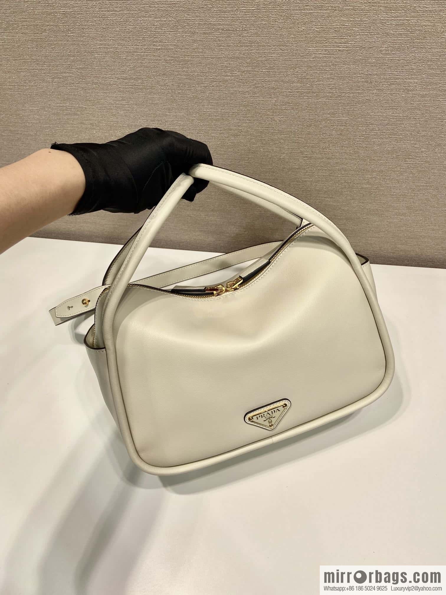PRADA 🎉 New 🎉 1BA451 🎉🎉 White