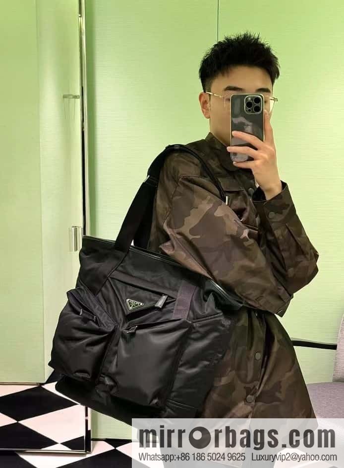 PRADA 🎉 new tote bag 🎉 2VG120