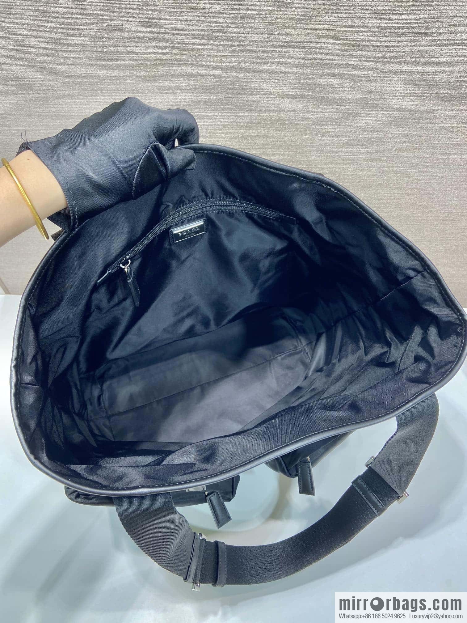 PRADA 🎉 new tote bag 🎉 2VG120
