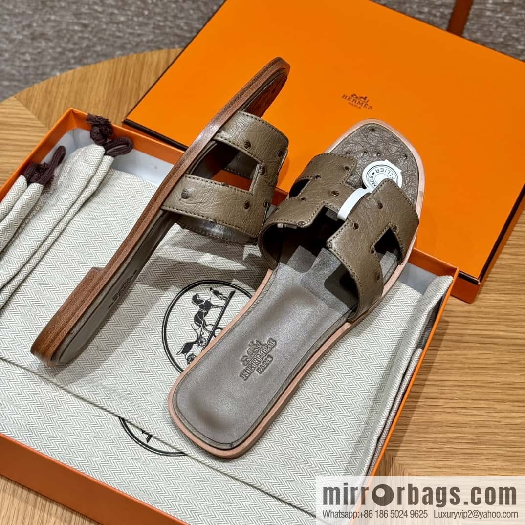 Hermès 181 Oran Sandals, Elephant Grey/ck18/etoupe Ostrich 🐦/Ostrich