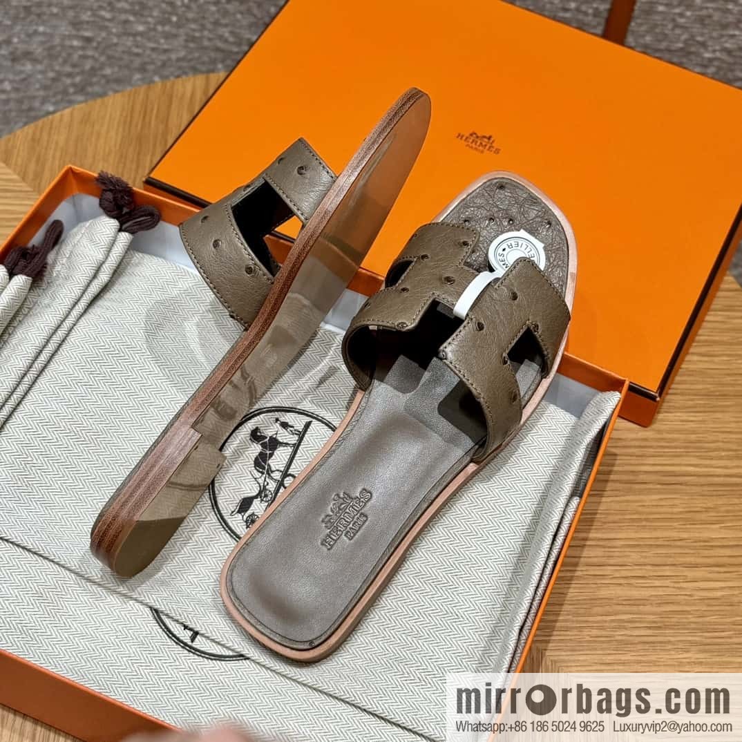Hermès 181 Oran Sandals, Elephant Grey/ck18/etoupe Ostrich 🐦/Ostrich