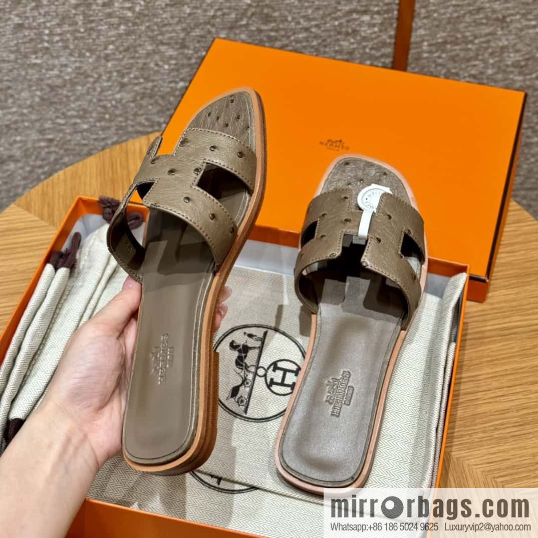 Hermès 181 Oran Sandals, Elephant Grey/ck18/etoupe Ostrich 🐦/Ostrich