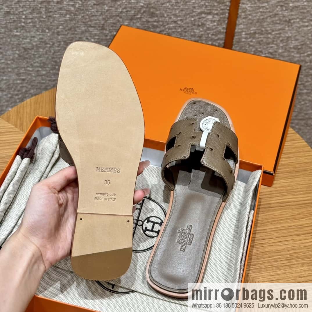 Hermès 181 Oran Sandals, Elephant Grey/ck18/etoupe Ostrich 🐦/Ostrich