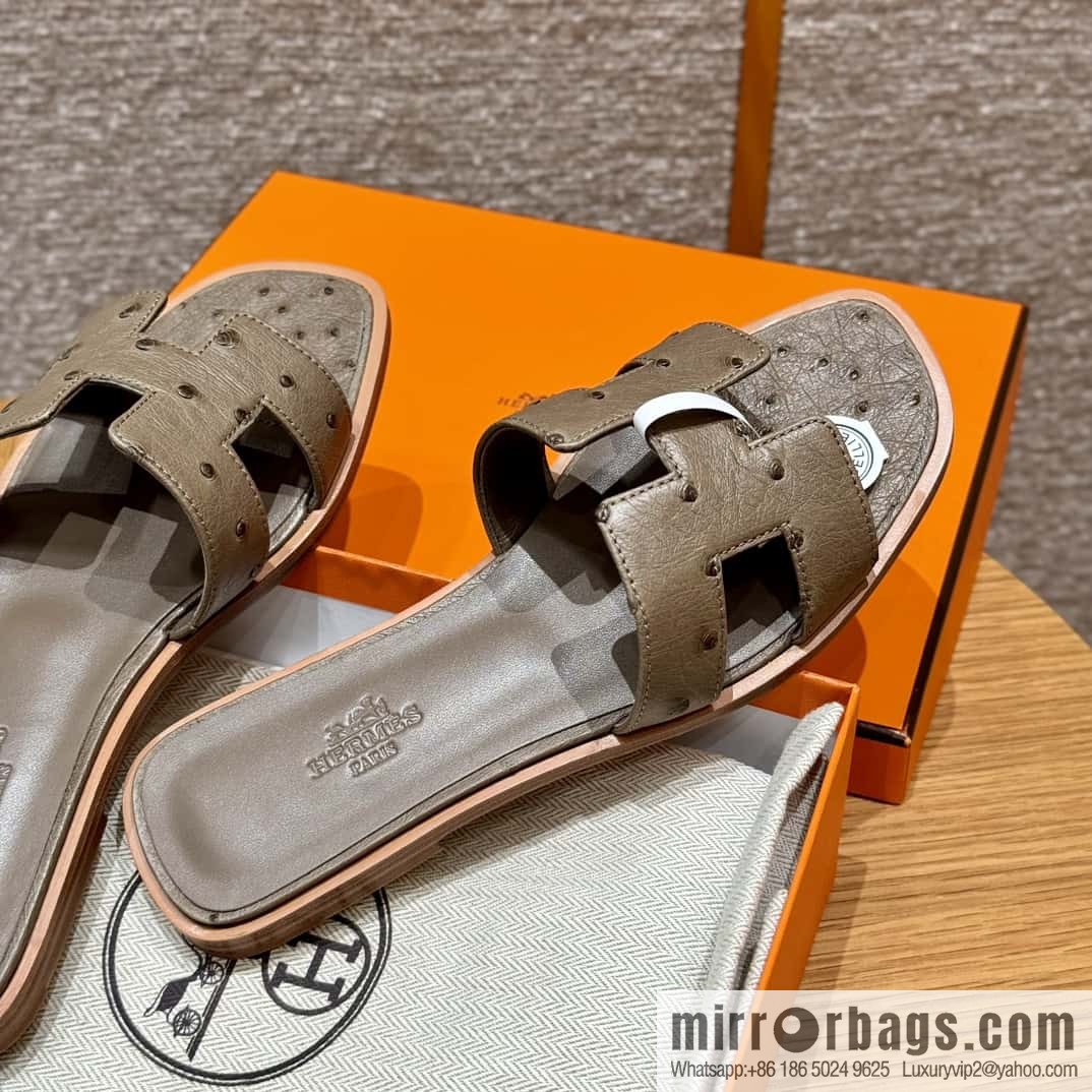 Hermès 181 Oran Sandals, Elephant Grey/ck18/etoupe Ostrich 🐦/Ostrich