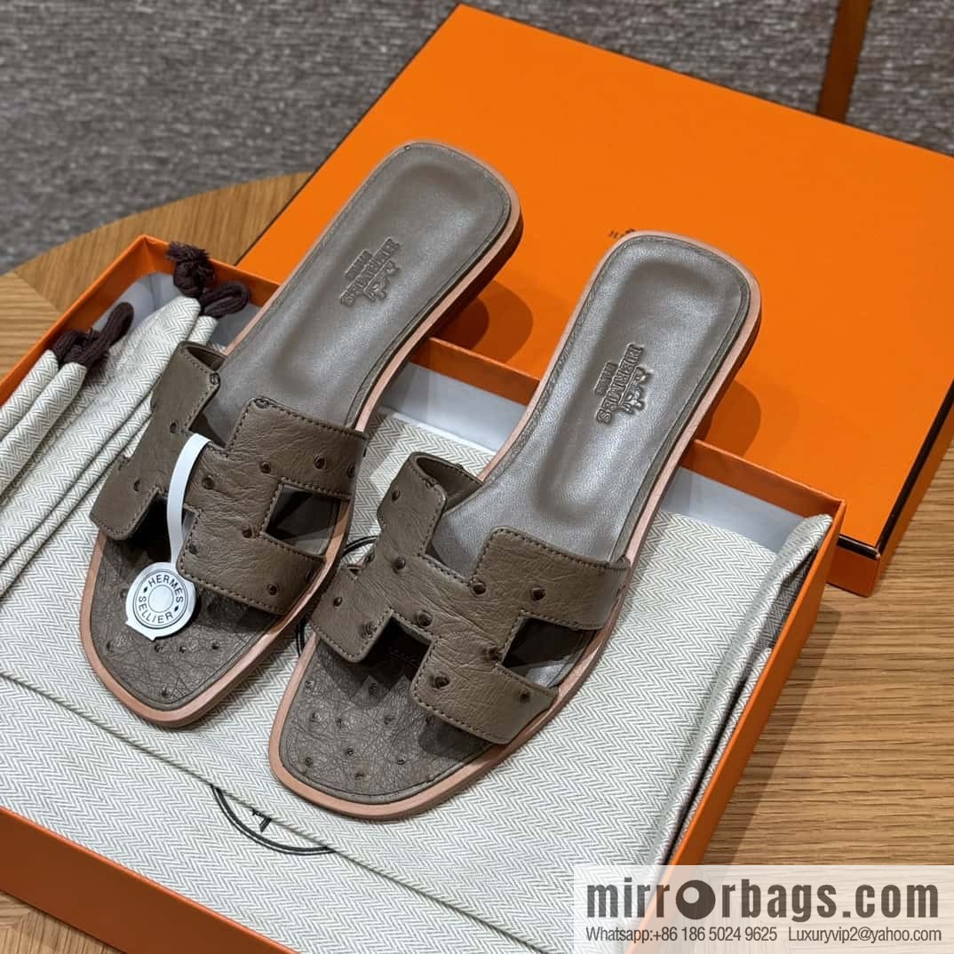 Hermès 181 Oran Sandals, Elephant Grey/ck18/etoupe Ostrich 🐦/Ostrich