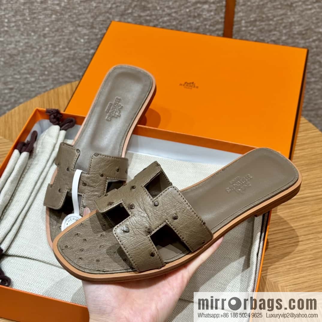 Hermès 181 Oran Sandals, Elephant Grey/ck18/etoupe Ostrich 🐦/Ostrich