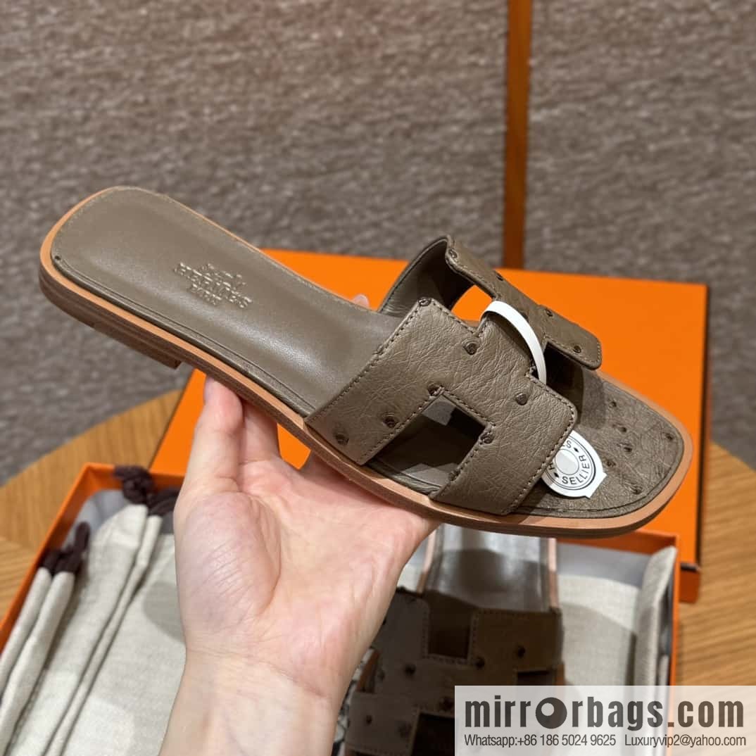 Hermès 181 Oran Sandals, Elephant Grey/ck18/etoupe Ostrich 🐦/Ostrich