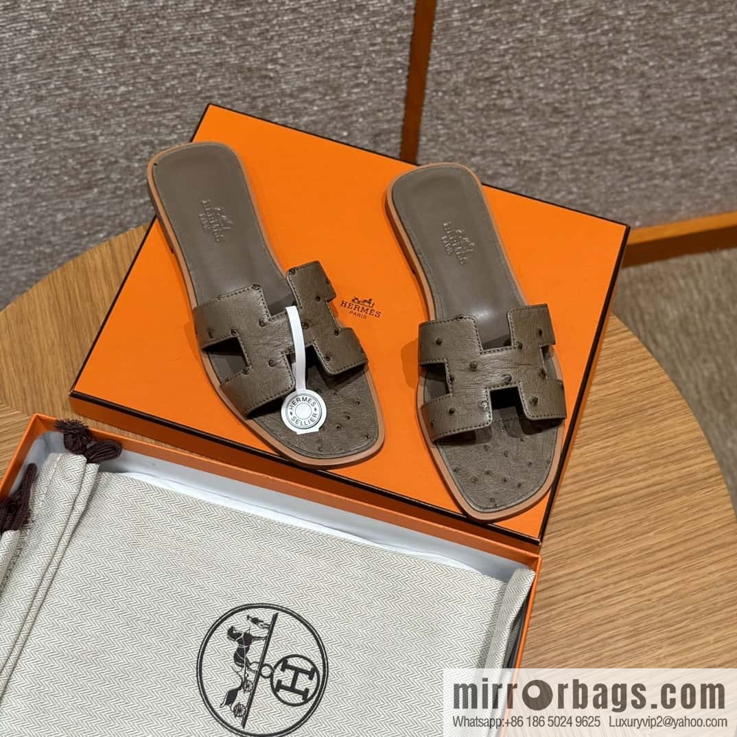 Hermès 181 Oran Sandals, Elephant Grey/ck18/etoupe Ostrich 🐦/Ostrich