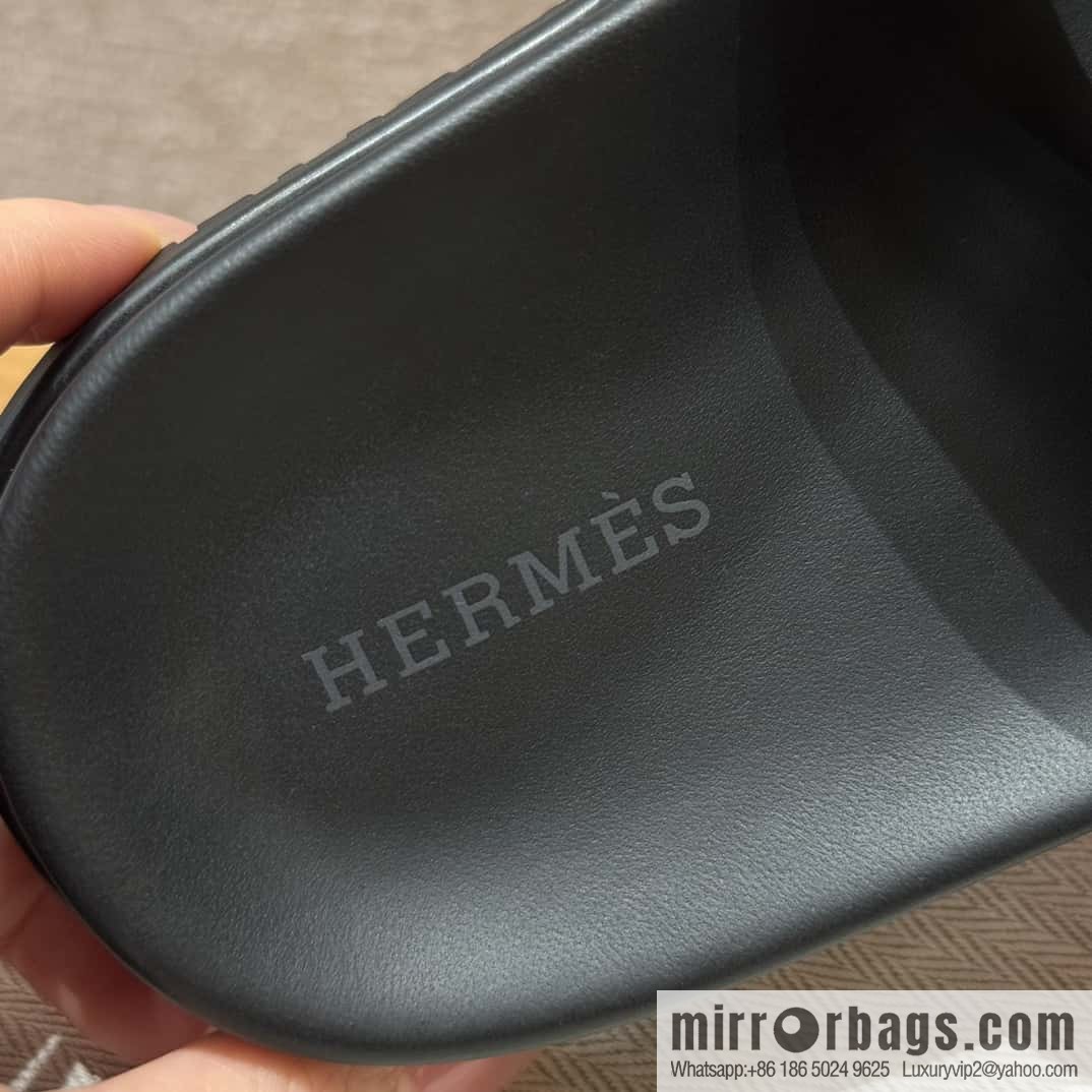 Hermès 225 CHYPRE SANDAL uncle shoes, cherry blossom powder/5P/pink crocodile/alligator🐊