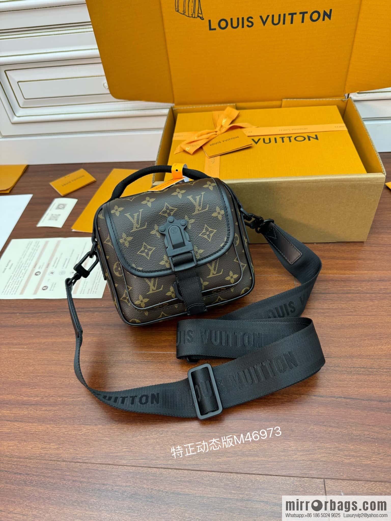 LV M46973 Season's new QUEST mailman bag
