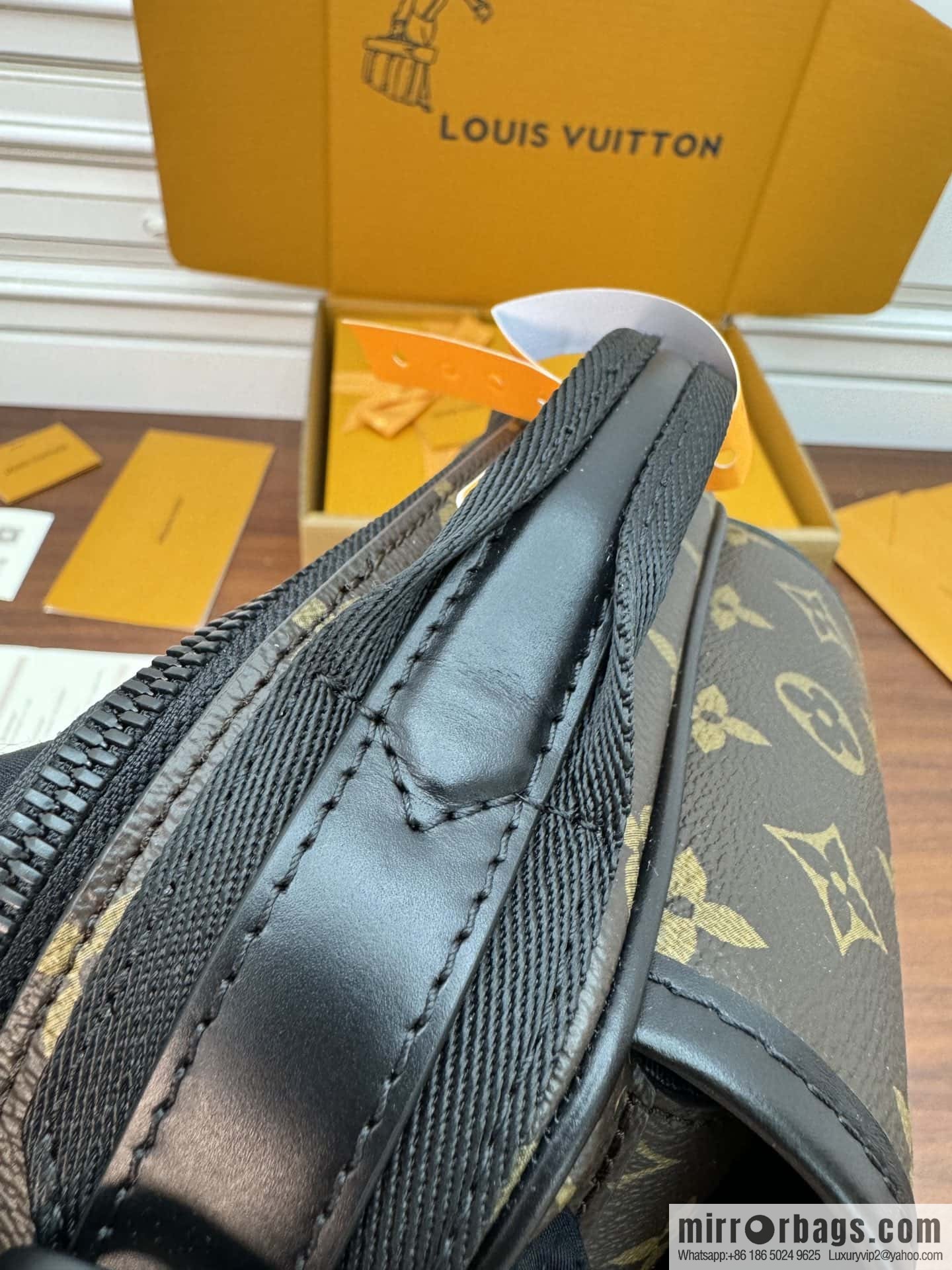 LV M46973 Season's new QUEST mailman bag