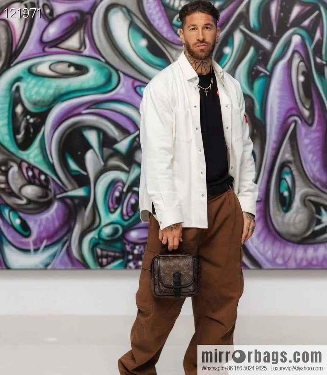 LV M46973 Season's new QUEST mailman bag