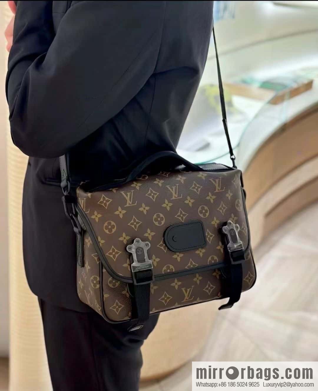 LV M46972 New LV TRAIL messenger bag for the season