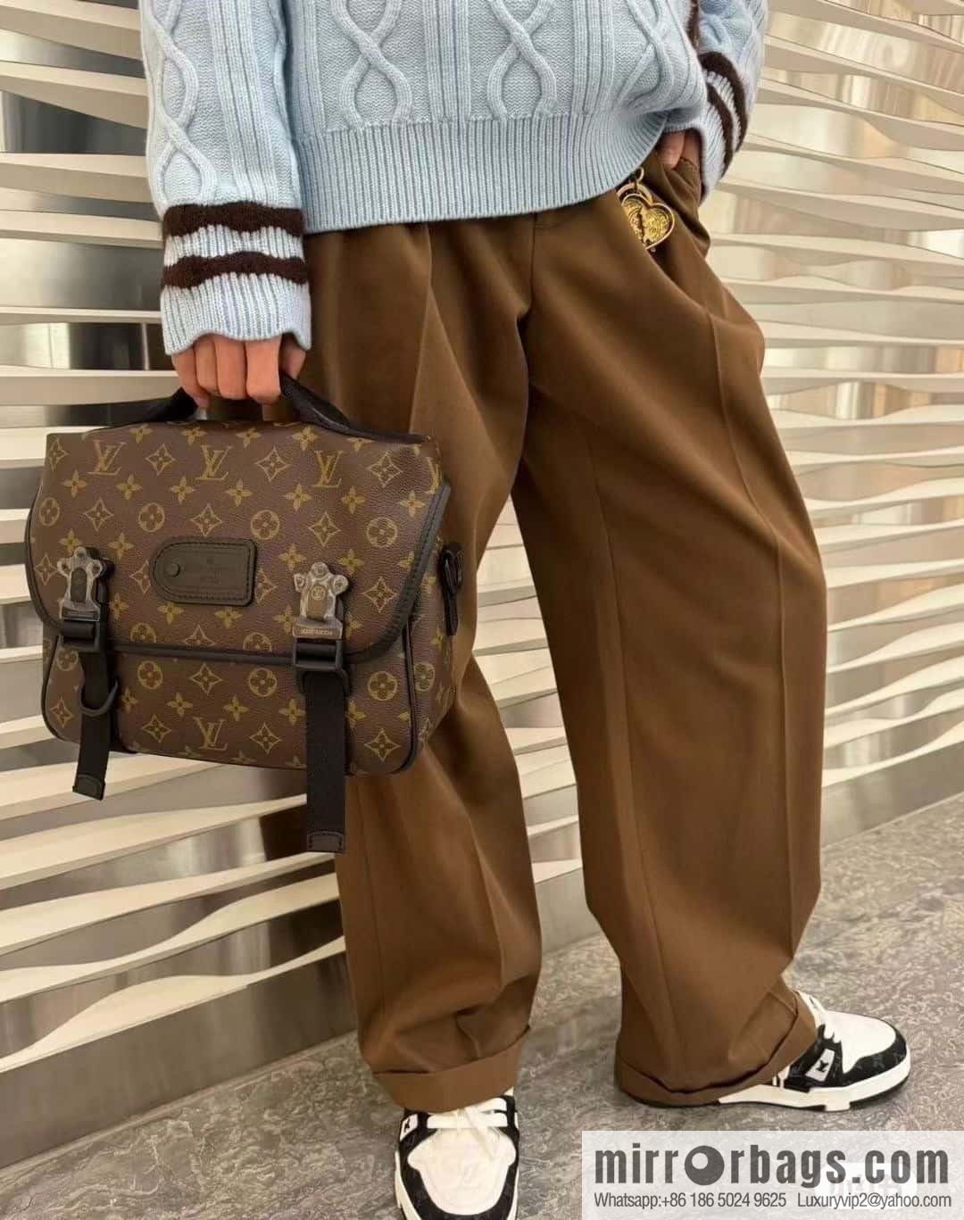 LV M46972 New LV TRAIL messenger bag for the season