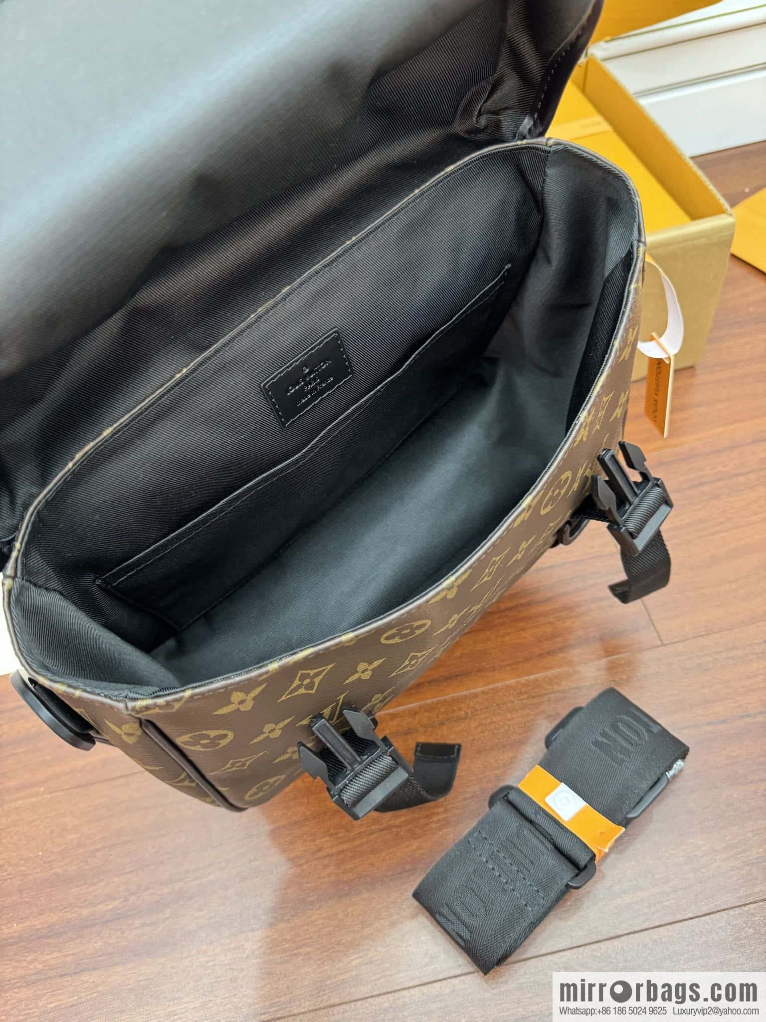 LV M46972 New LV TRAIL messenger bag for the season