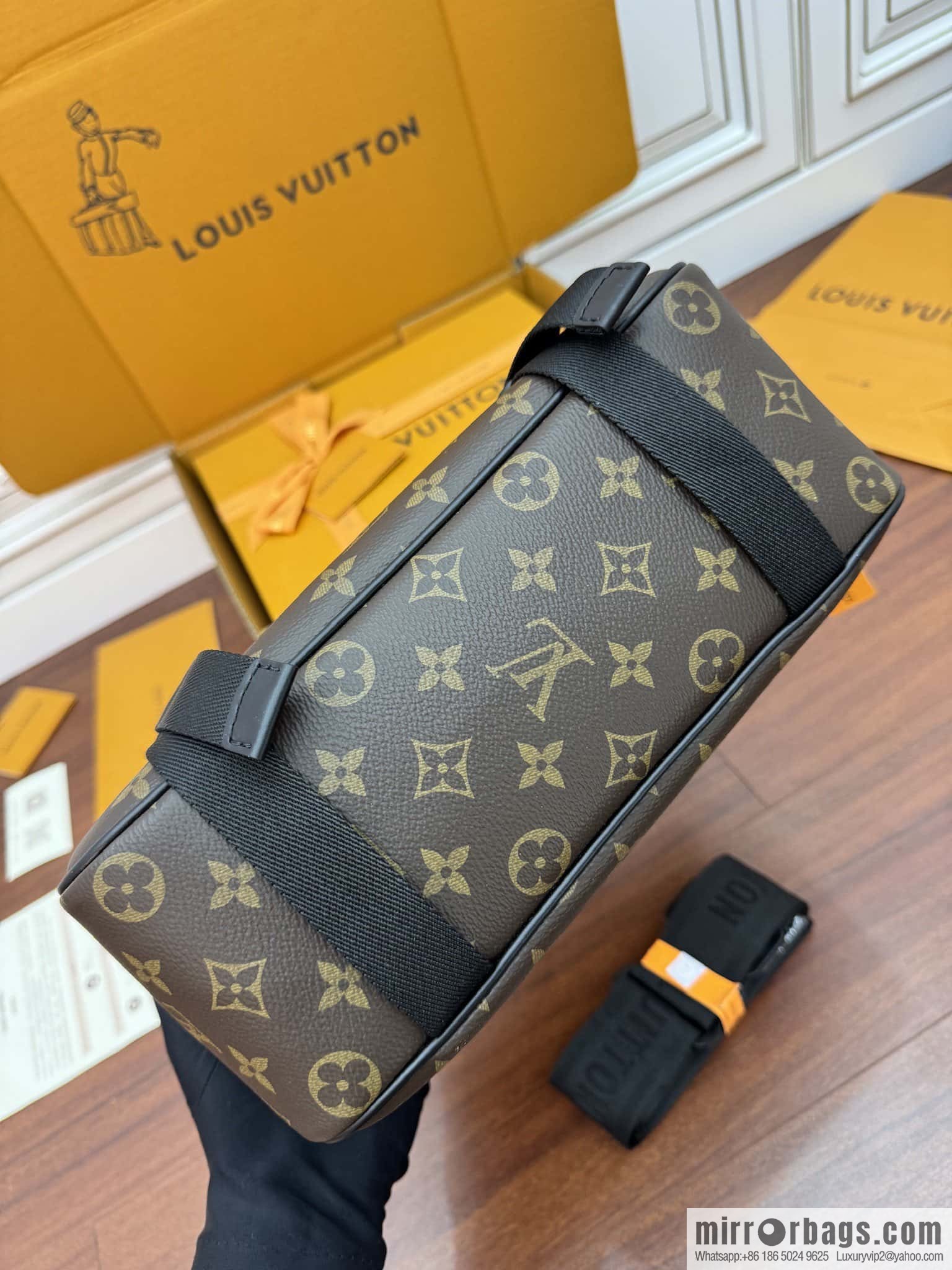 LV M46972 New LV TRAIL messenger bag for the season