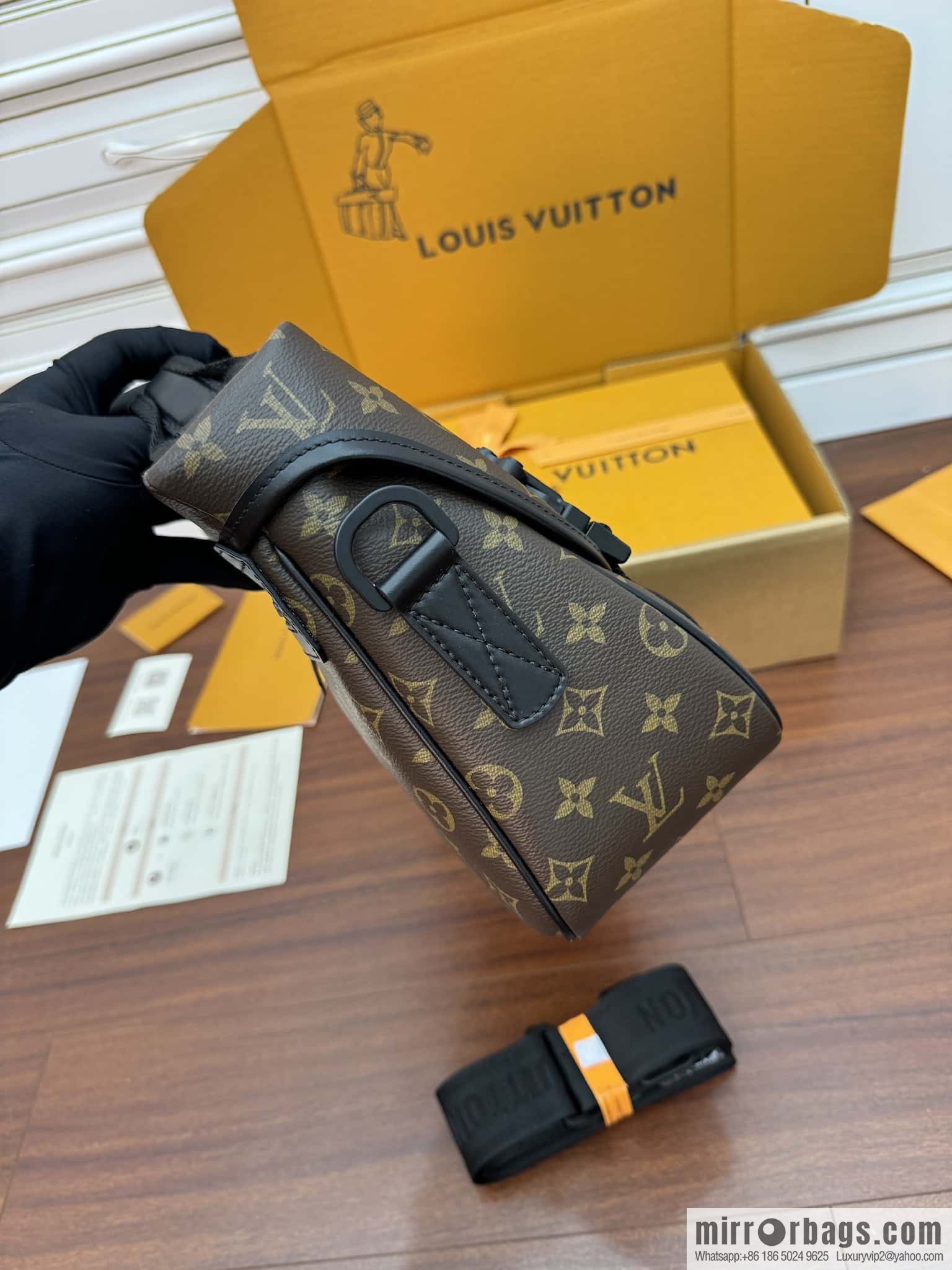 LV M46972 New LV TRAIL messenger bag for the season
