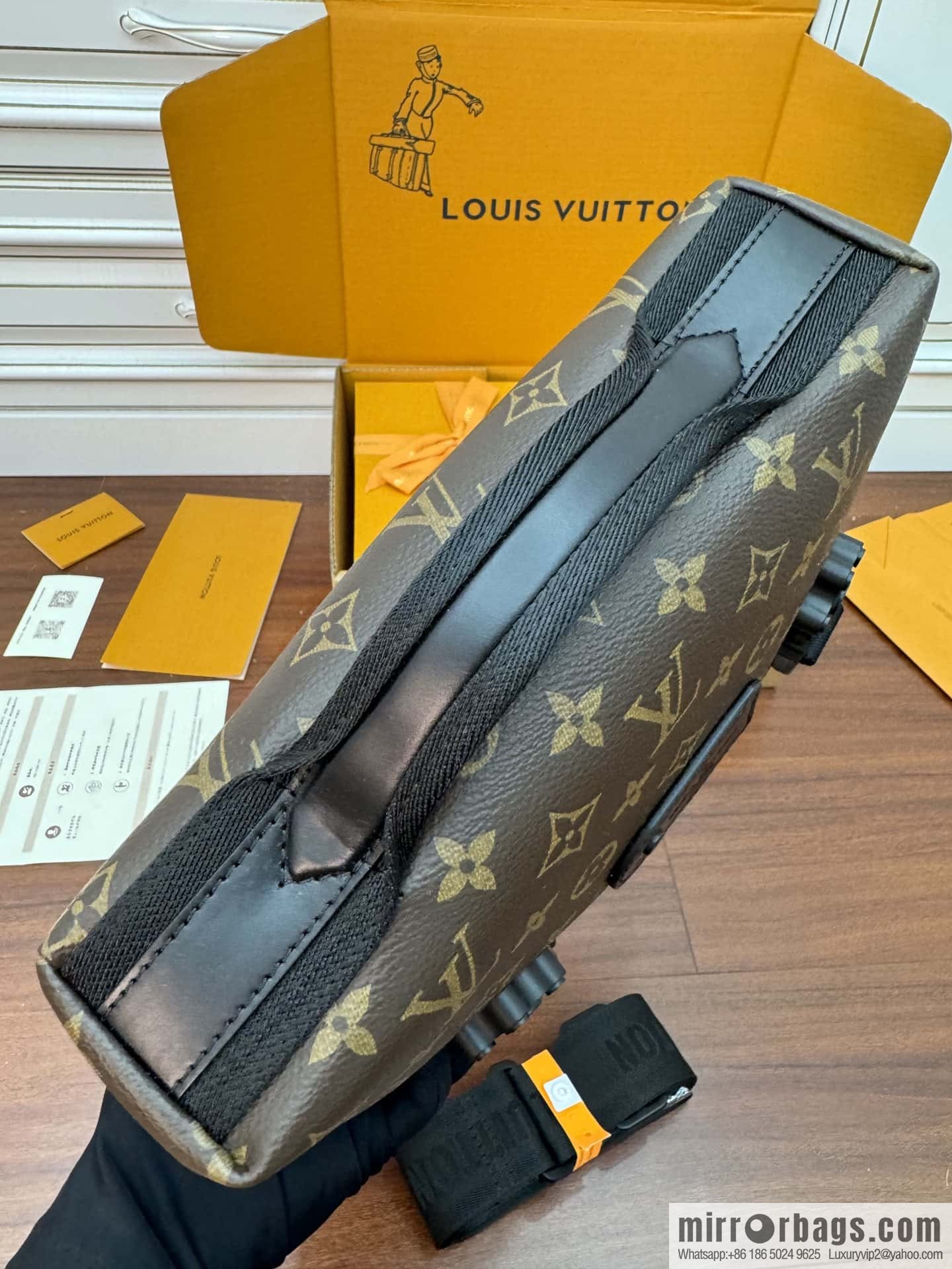 LV M46972 New LV TRAIL messenger bag for the season