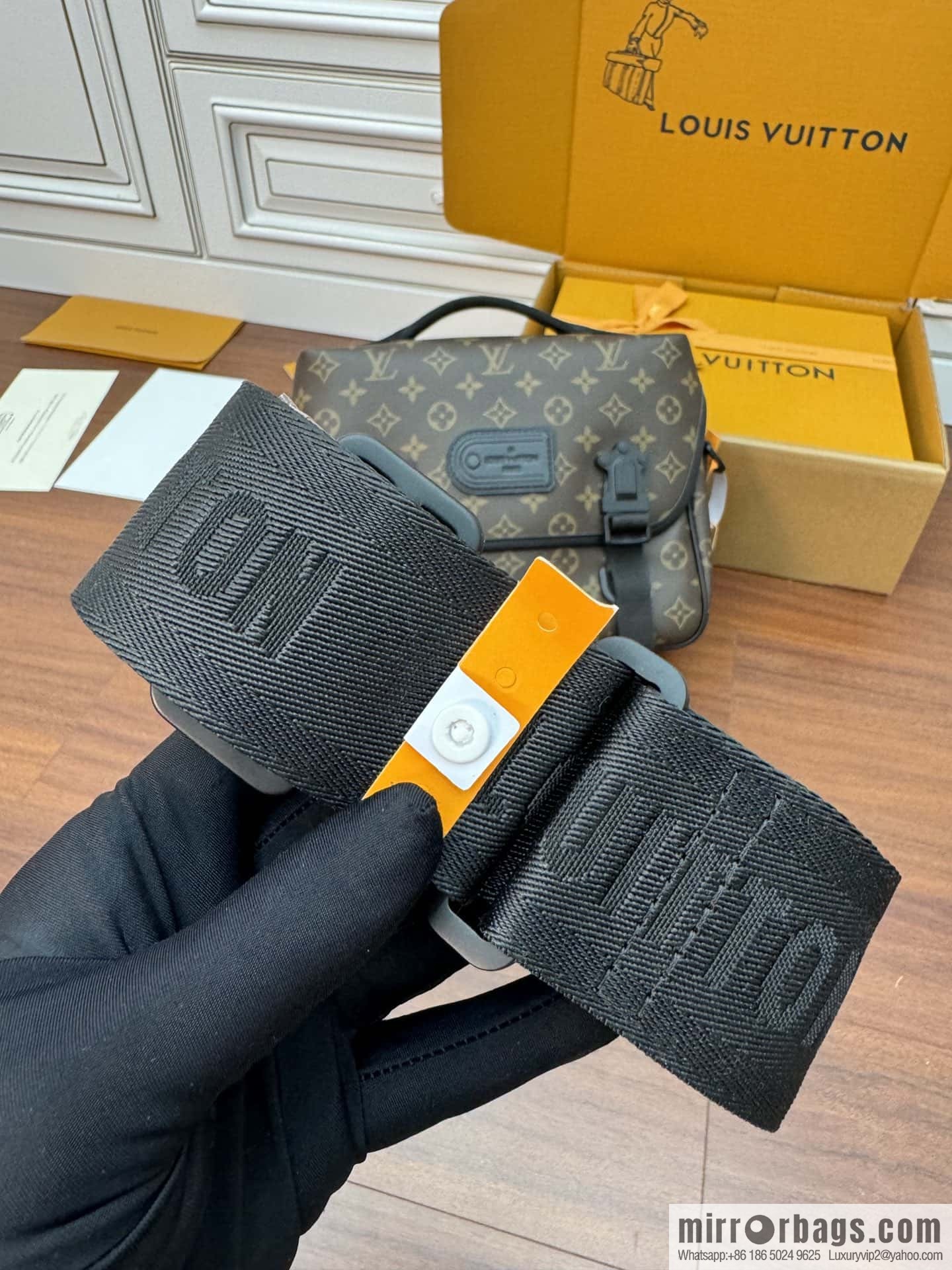 LV M46972 New LV TRAIL messenger bag for the season