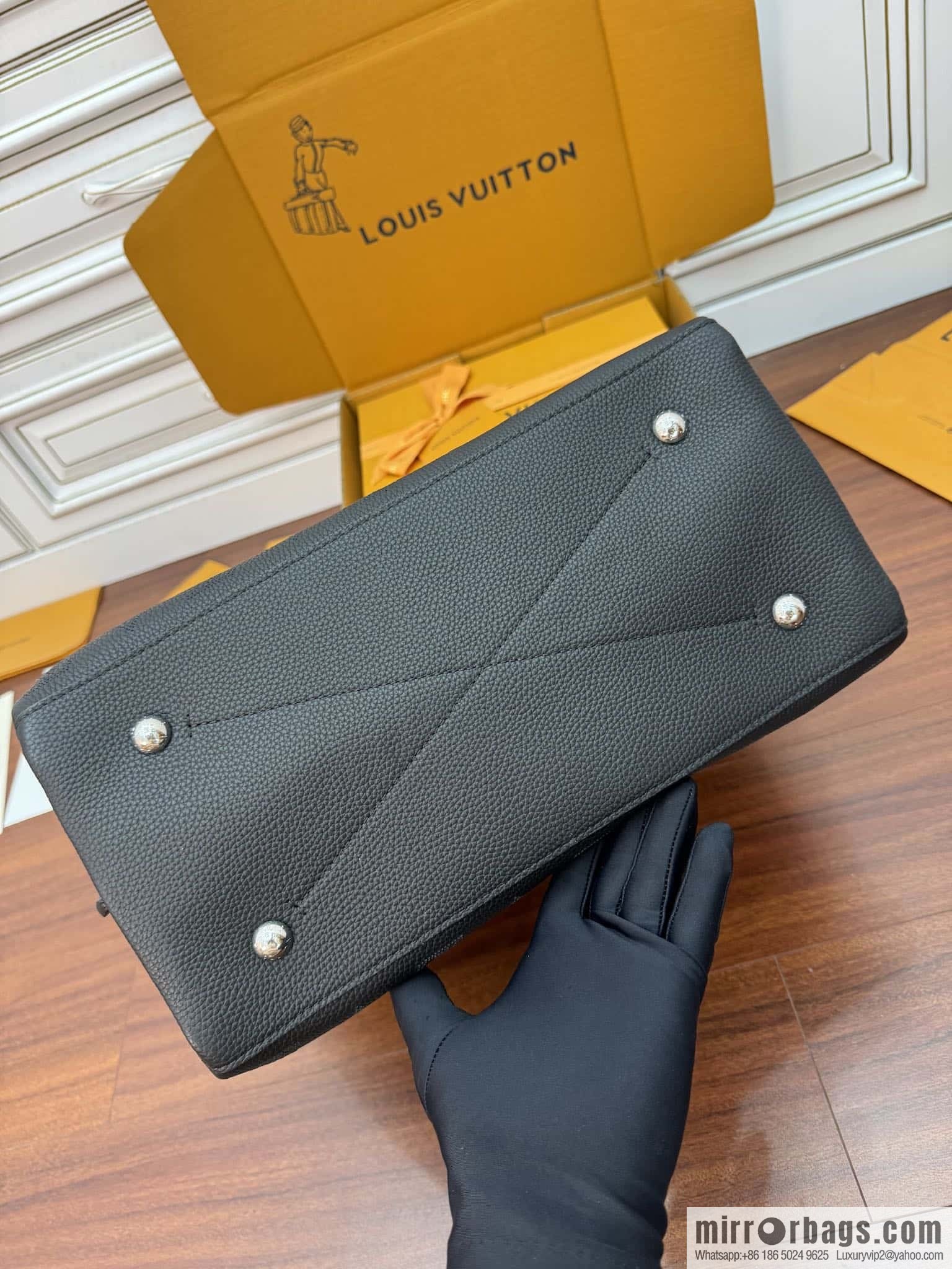 LV M52950 Carmel