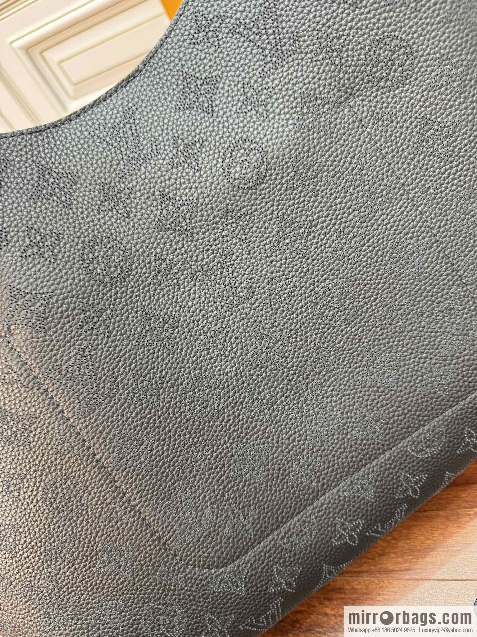LV M52950 Carmel