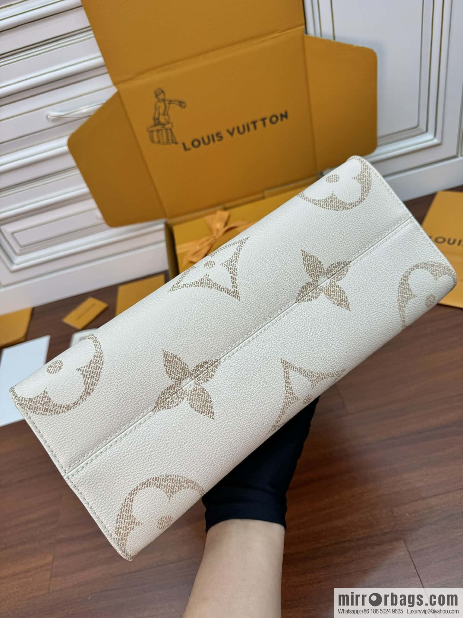 LV M46912 ONTHEGO medium handbag