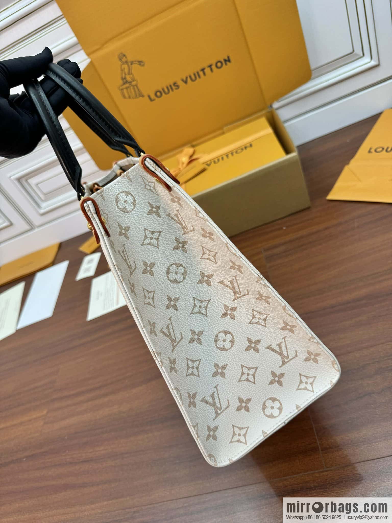 LV M46912 ONTHEGO medium handbag