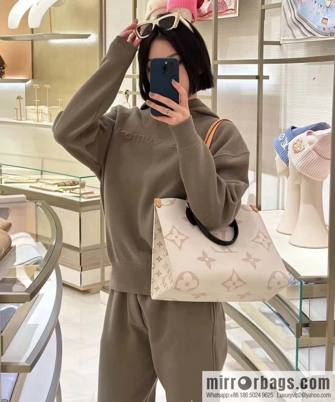 LV M46912 ONTHEGO medium handbag